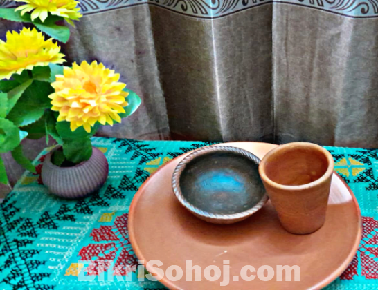 ১ প্লেট।।১ মাংস বাটি।।১ গ্লাস